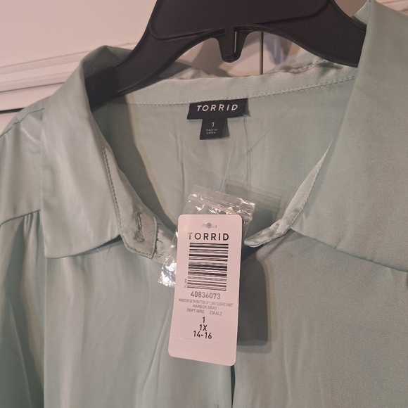NWT Torrid Madison Satin Button-Up Long Sleeve Shirt Size 1X 14-16 - Picture 7 of 9